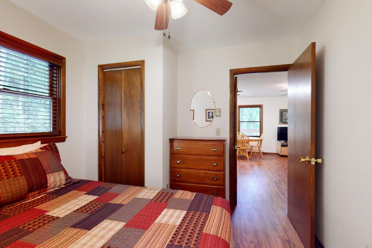 2 Bed 1 Bath Vacation Home In Whittier Экстерьер фото